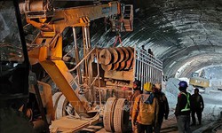 Vụ sập đường hầm ở Ấn Độ: Lực lượng cứu hộ tạo lối tho&#225;t hiểm mới