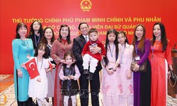 Thủ tướng Phạm Minh Ch&#237;nh gặp gỡ cộng đồng người Việt Nam tại Thổ Nhĩ Kỳ