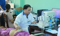 H&#224;ng trăm người d&#226;n v&#249;ng rốn lũ được kh&#225;m bệnh, cấp thuốc miễn ph&#237;