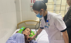 Hiểm họa kh&#243; lường từ việc đốt than sưởi ấm
