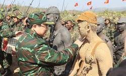Thủ tướng dự diễn tập chiến thuật c&#243; bắn đạn thật của Qu&#226;n đo&#224;n 12