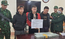 Kiểm tra nh&#243;m người đi xe m&#225;y ‘du lịch Sapa’, ph&#225;t hiện 22 b&#225;nh heroin