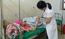 Cứu sản phụ người M&#244;ng bị băng huyết khi sinh con tại nh&#224;