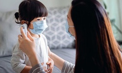 Nhiều trẻ mắc COVID-19 trở lại, b&#225;c sĩ khuyến c&#225;o quan trọng