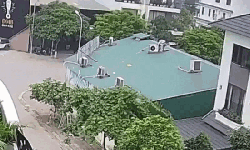 Video: Kinh ho&#224;ng khoảnh khắc cục n&#243;ng điều h&#242;a ph&#225;t nổ như bom khiến một người tử vong