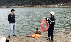 H&#224; Nội hướng dẫn cho người d&#226;n, du kh&#225;ch ph&#242;ng, chống đuối nước dịp lễ 30/4-1/5