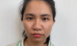 Cô gái xinh đẹp tạo thanh toán tiền online giả mạo để lừa đảo