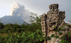 Indonesia: Bali ch&#237;nh thức cấm du kh&#225;ch l&#234;n n&#250;i thi&#234;ng