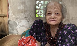 Mong ước của người phụ nữ “đầu gối qu&#225; tai” trong căn nh&#224; đổ n&#225;t vỏn vẹn 16m2