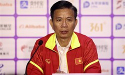 HLV Ho&#224;ng Anh Tuấn: Olympic Việt Nam thua do thiếu tập trung