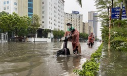 Chiều tối nay H&#224; Nội lại mưa d&#244;ng, nhiều tuyến phố nguy cơ cao ngập &#250;ng