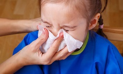 Cha mẹ n&#234;n xử tr&#237; thế n&#224;o khi trẻ bị chảy mũi?
