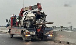 Cập nhật tình trạng 2 lái xe trong vụ ô tô biến dạng trên cầu Vĩnh Tuy