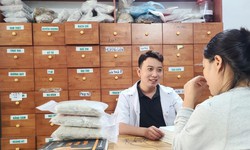 Nam lương y trẻ tuổi kế thừa phương thuốc chữa bệnh s&#249;i m&#224;o g&#224;
