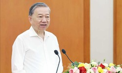 Tổng B&#237; thư T&#244; L&#226;m chủ tr&#236; buổi l&#224;m việc của Tiểu ban Văn kiện Đại hội XIV của Đảng