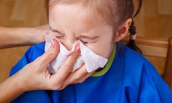 Trẻ bị sổ mũi c&#243; cần uống thuốc kh&#244;ng?