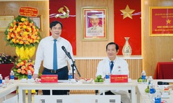 Ph&#243; Trưởng Ban Tuy&#234;n gi&#225;o Trung ương Phan Xu&#226;n Thủy thăm, ch&#250;c mừng c&#225;c bệnh viện ở TPHCM nh&#226;n Ng&#224;y Thầy thuốc Việt Nam