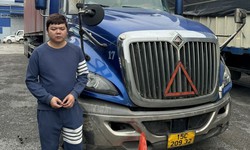 Tạm giữ hình sự tài xế container đánh võng trên cao tốc như phim hành động