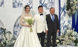 HLV Troussier kh&#244;ng tham dự, &#244;ng Park Hang Seo đến mừng đ&#225;m cưới Quang Hải