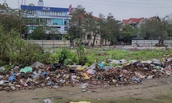 H&#224; Nội: B&#227;i r&#225;c d&#224;i h&#224;ng trăm m&#233;t ‘mọc’ tr&#234;n đường Trần Thủ Độ