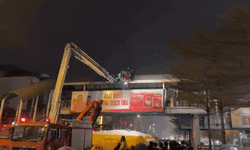 Video giải cứu nam thanh ni&#234;n ngồi vắt vẻo tr&#234;n cầu trong ng&#224;y 8/3