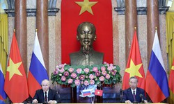 Chủ tịch nước T&#244; L&#226;m v&#224; Tổng thống Vladimir Putin chứng kiến trao c&#225;c văn kiện hợp t&#225;c Việt - Nga