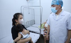 Bệnh sởi trở lại sau nhiều th&#225;ng vắng b&#243;ng, khẩn trương ti&#234;m b&#249; vaccine cho trẻ