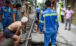 &#39;Phố đường t&#224;u&#39; bị tổ li&#234;n ng&#224;nh kiểm tra đột xuất sau nhiều phản &#225;nh