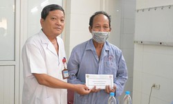 BV Phổi Trung ương kh&#225;m sức khỏe, tặng qu&#224; bệnh nh&#226;n l&#224; thương binh, gia đ&#236;nh liệt sĩ