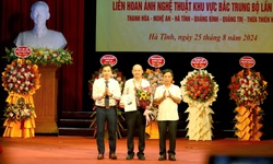 T&#225;c phẩm &#39;Cho đi l&#224; c&#242;n m&#227;i&#39; đoạt huy chương v&#224;ng Li&#234;n hoan Ảnh nghệ thuật Bắc Trung Bộ