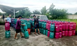 Bắt quả tang cơ sở san, chiết, nạp kh&#237; LPG tr&#225;i ph&#233;p từ bồn chứa kh&#237; v&#224;o b&#236;nh gas