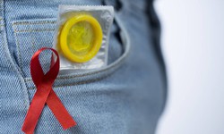 Sử dụng bao cao su đ&#250;ng c&#225;ch ngừa l&#226;y truyền HIV