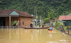 Những ng&#244;i nh&#224; nổi an to&#224;n m&#249;a lũ ở l&#224;ng du lịch tốt nhất thế giới