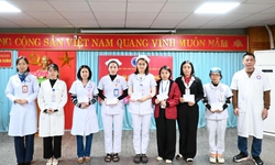 Hơi ấm nghĩa tình đến với đoàn viên khó khăn tại BV Hữu nghị Việt Nam-Cuba Đồng Hới trong chương trình Xuân yêu thương