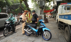 Hà Nội: Nhiều phụ huynh là ‘gương xấu' cho con khi tham gia giao thông