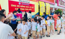 Trường học H&#224; Nội chung tay hướng về đồng b&#224;o v&#249;ng lũ