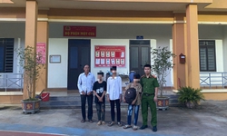 Nghe lời người lạ trên mạng, 3 học sinh nhỏ tuổi bỏ nhà đi 'lập nghiệp'