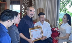 Đạo diễn phim 'Địa đạo' nhận bằng khen của chính quyền TPHCM