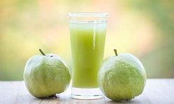 Uống nước &#233;p ổi mỗi ng&#224;y c&#243; gi&#250;p da căng b&#243;ng, chống l&#227;o h&#243;a?