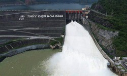 Thủy điện H&#242;a B&#236;nh mở cửa xả đ&#225;y do mưa lớn, 6 tỉnh th&#224;nh ứng ph&#243;