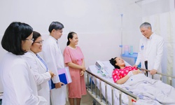 Cứu sống thai nhi 29 tuần tuổi nhờ th&#244;ng tim ngay trong bụng mẹ