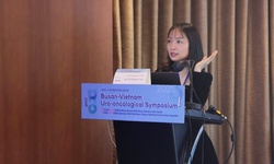 Hành trình 20 năm sưởi ấm những phận đời ung thư và tâm sự về nỗi vất vả “gấp rưỡi” của người phụ nữ ngành Y