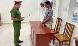 Ghen tu&#244;ng m&#249; qu&#225;ng, nam thanh ni&#234;n tạt xăng đốt người 