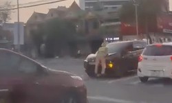 Clip tài xế hất cảnh sát giao thông lên nắp capo