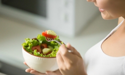 Những sai lầm khi ăn rau giảm c&#226;n khiến bạn m&#227;i kh&#244;ng gầy