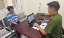 Tạm giữ h&#236;nh sự đối tượng l&#225;i &#244; t&#244; lao v&#224;o Thiếu t&#225; c&#244;ng an đang l&#224;m nhiệm vụ