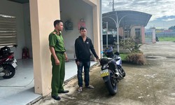 Liều m&#236;nh trộm xe m&#244; t&#244; do nợ nần chơi game trực tuyến