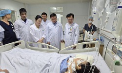 Ph&#243; Chủ tịch UBND tỉnh Nghệ An thăm hỏi c&#225;c nạn nh&#226;n sau vụ tấn c&#244;ng tại Bệnh viện Sản Nhi