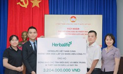 Herbalife Việt Nam đ&#243;ng g&#243;p hơn ba tỷ hai trăm triệu Đồng g&#243;p phần hỗ trợ đồng b&#224;o miền Bắc v&#224; miền Trung bị thiệt hại do B&#227;o Bualoi v&#224; B&#227;o Matmo