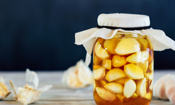 Tỏi ngâm mật ong – ‘Lá chắn’ bảo vệ sức khỏe trong mùa đông